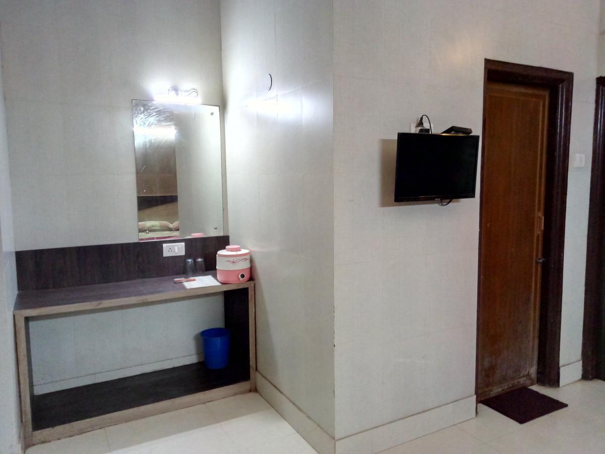 Hotel Sea Foam Puri Room photo